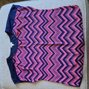 ESPRESSO SIZE 3X chevron navy & salmon pink. Lace yolk& cap sleeve.